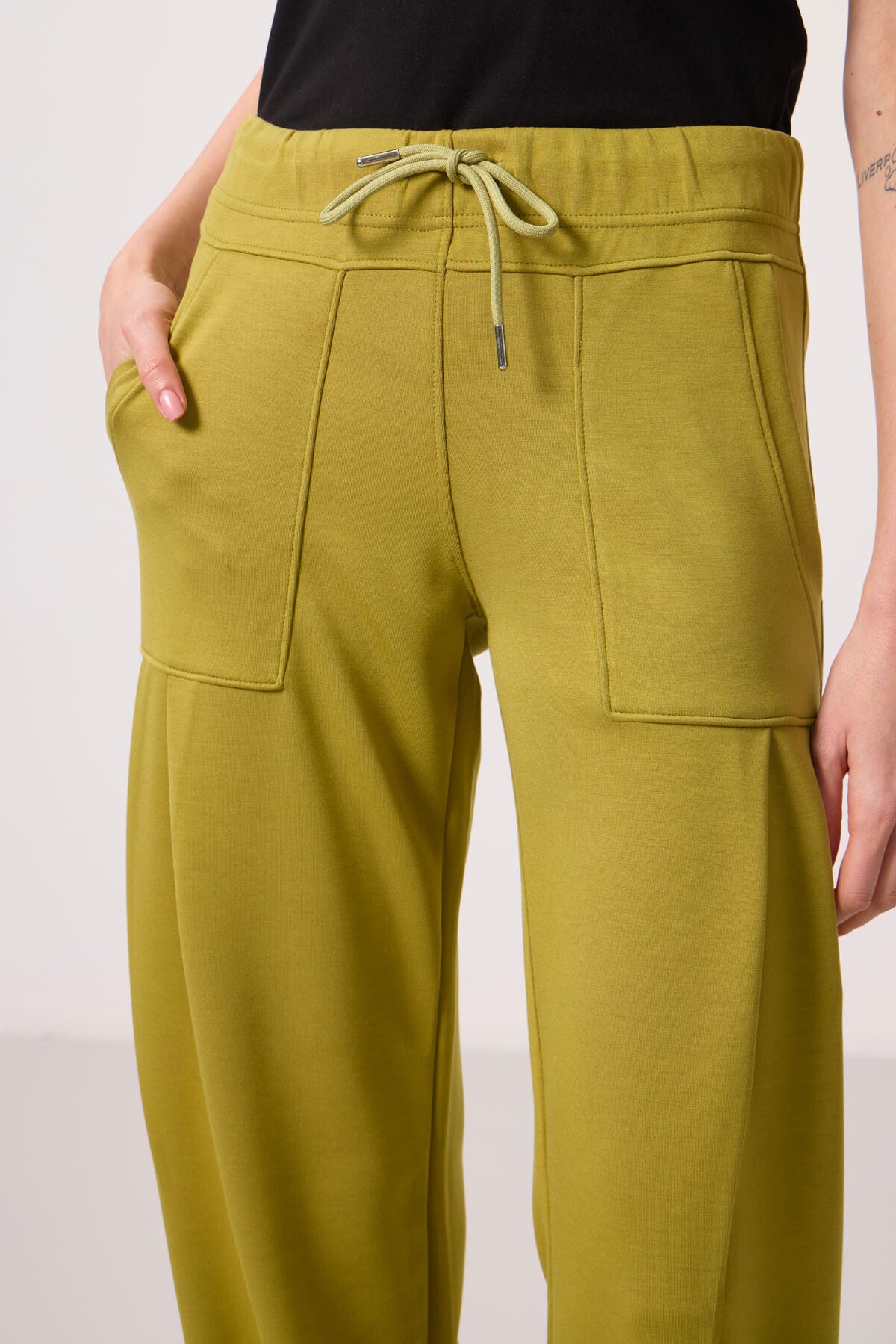 Dark Mustard Soft Textured Pocket Detailed Comfortable Fit Women's Trousers - 94672