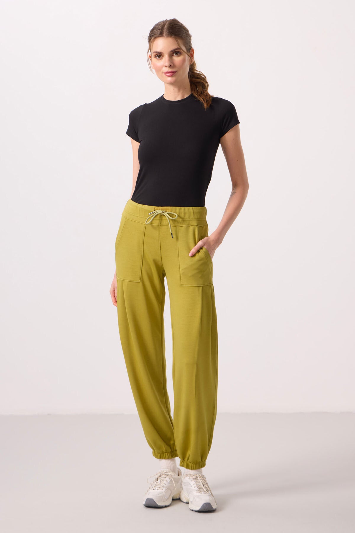 Dark Mustard Soft Textured Pocket Detailed Comfortable Fit Women's Trousers - 94672