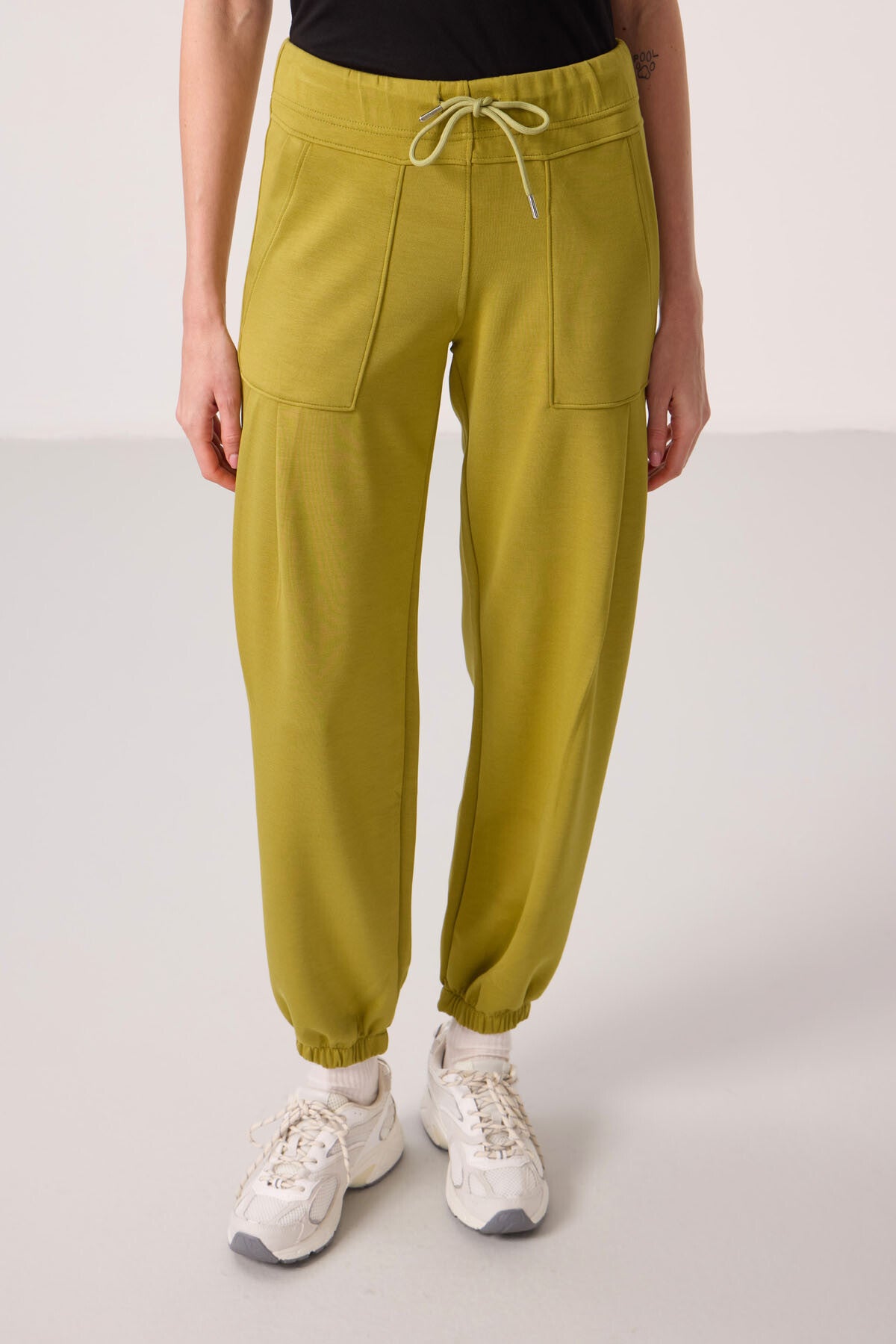 Dark Mustard Soft Textured Pocket Detailed Comfortable Fit Women's Trousers - 94672