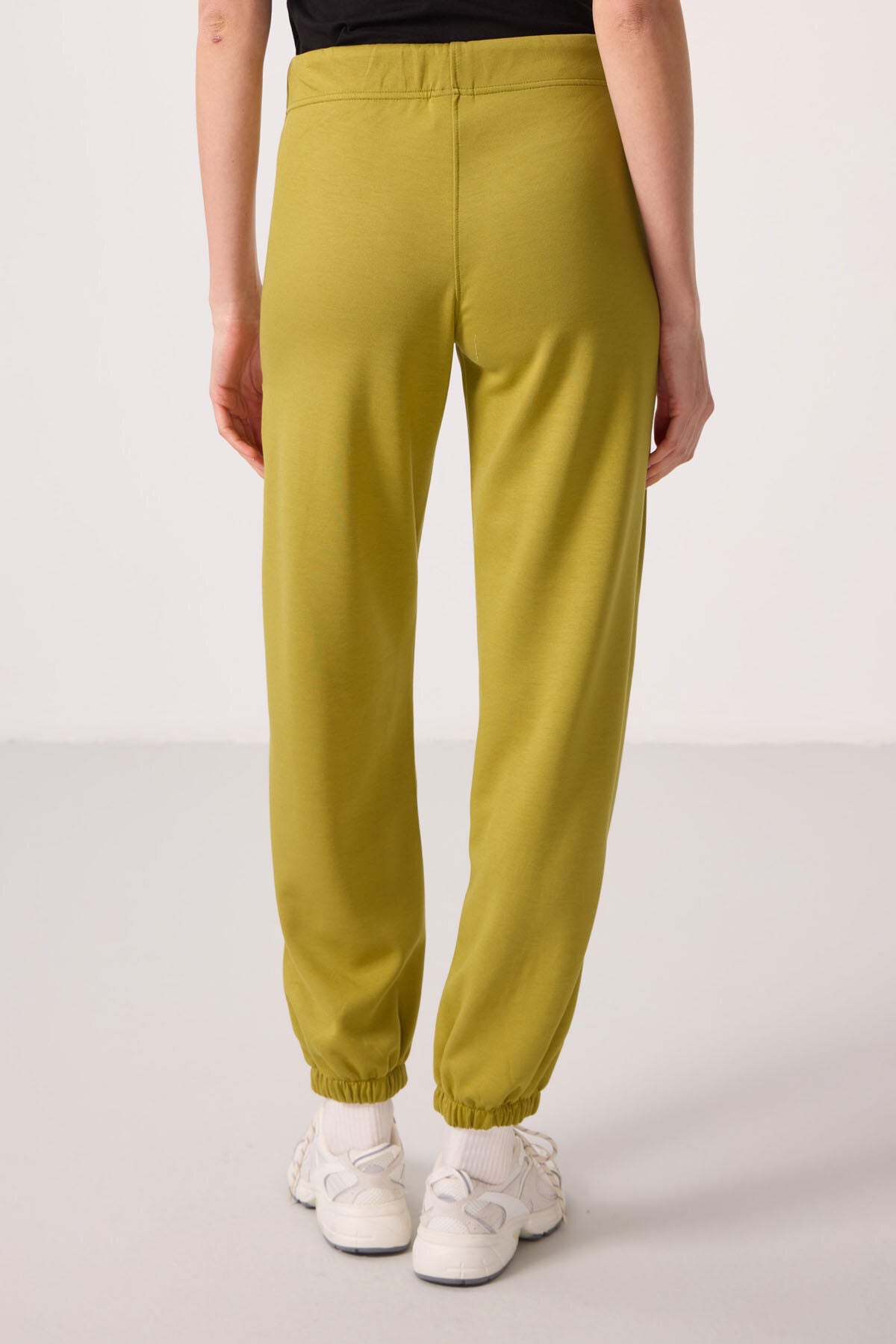 Dark Mustard Soft Textured Pocket Detailed Comfortable Fit Women's Trousers - 94672