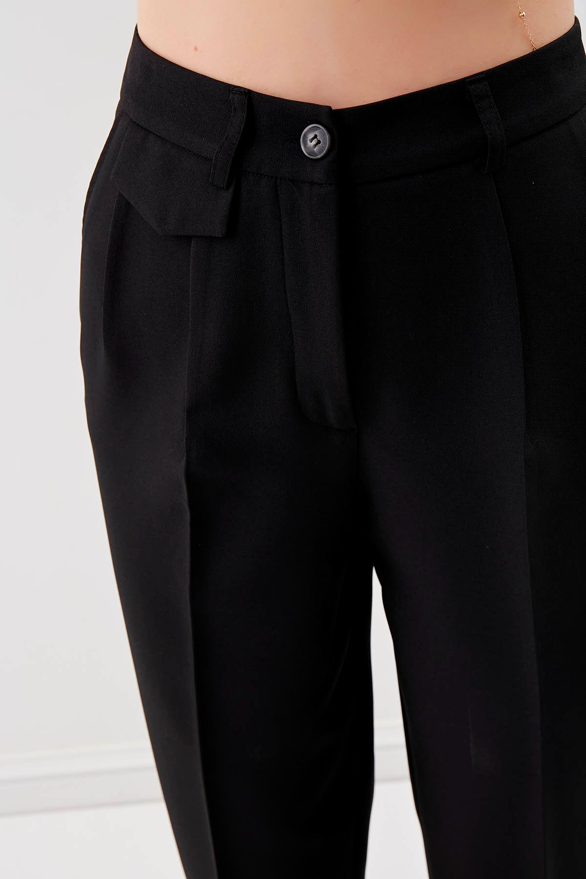 SMALL COVER POCKET  CROP TROUSERS