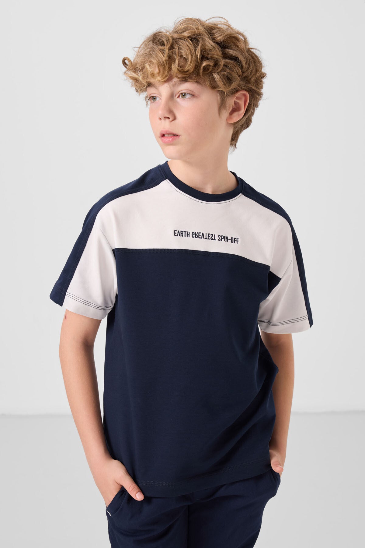 Oversize Fit embroidered T-Shirt - 11290