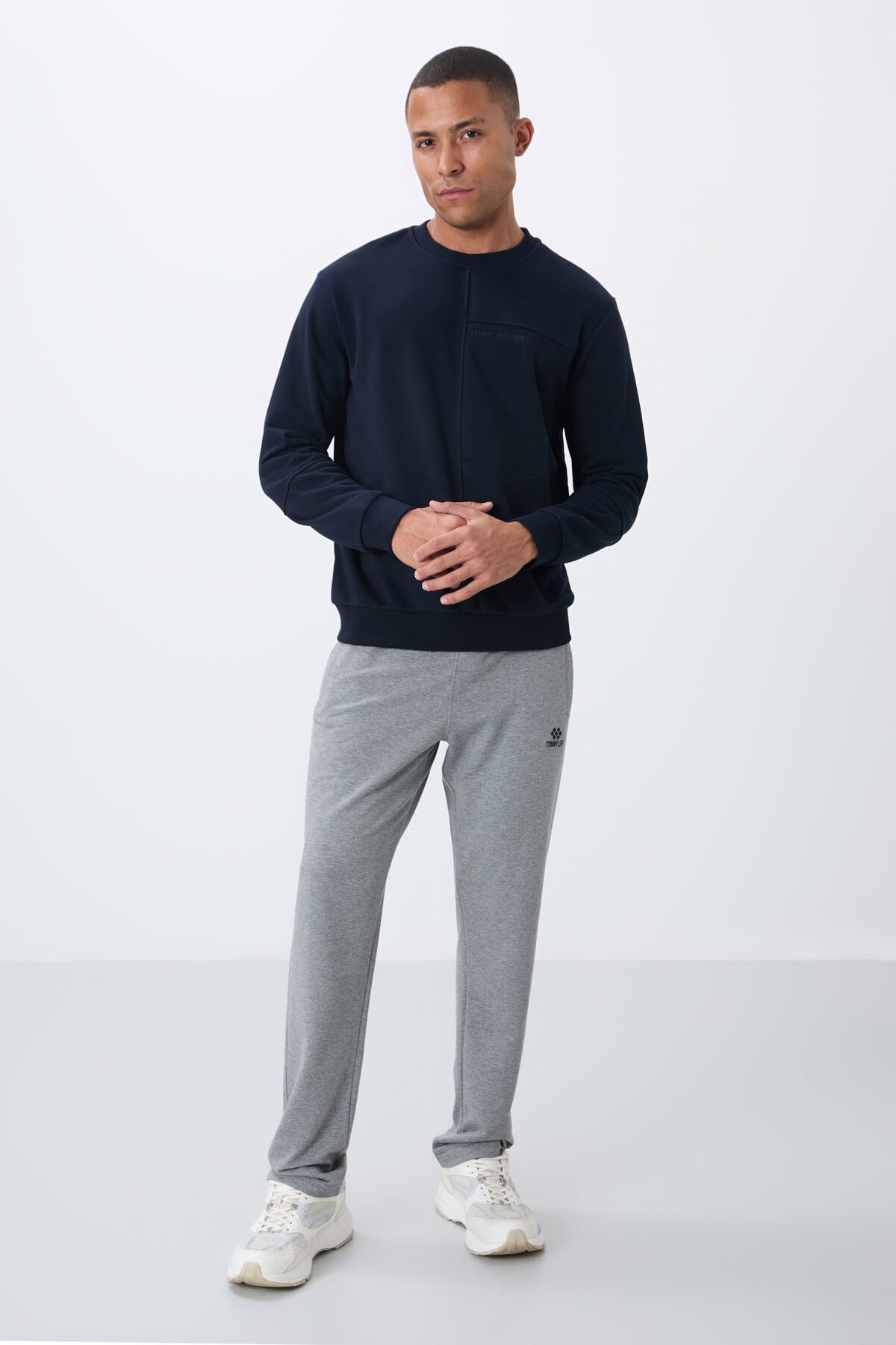 Navy Blue Compact Cotton Thick Smooth Textured O Collar Standard Fit Men's Sweatshirt -88405