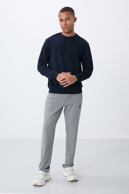Navy Blue Compact Cotton Thick Smooth Textured O Collar Standard Fit Men's Sweatshirt -88405