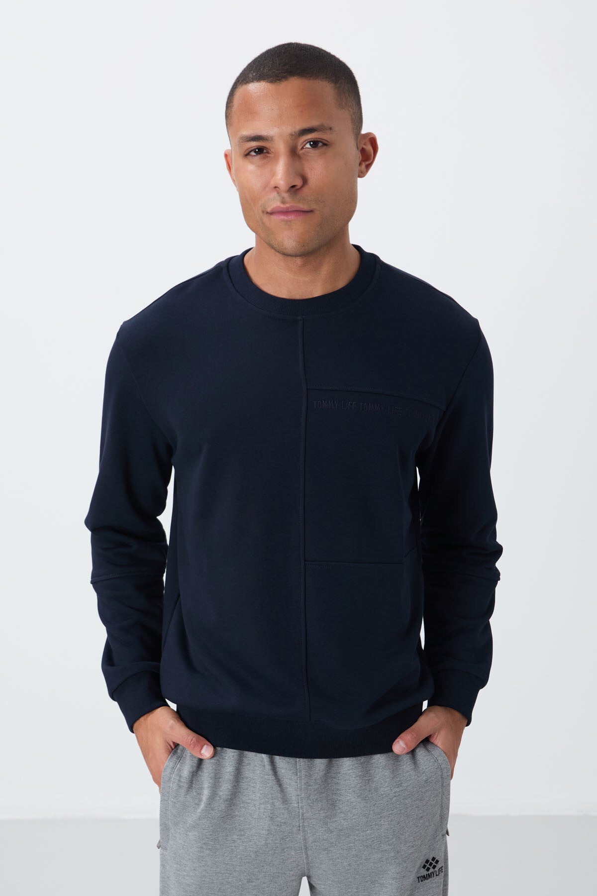 Navy Blue Compact Cotton Thick Smooth Textured O Collar Standard Fit Men's Sweatshirt -88405
