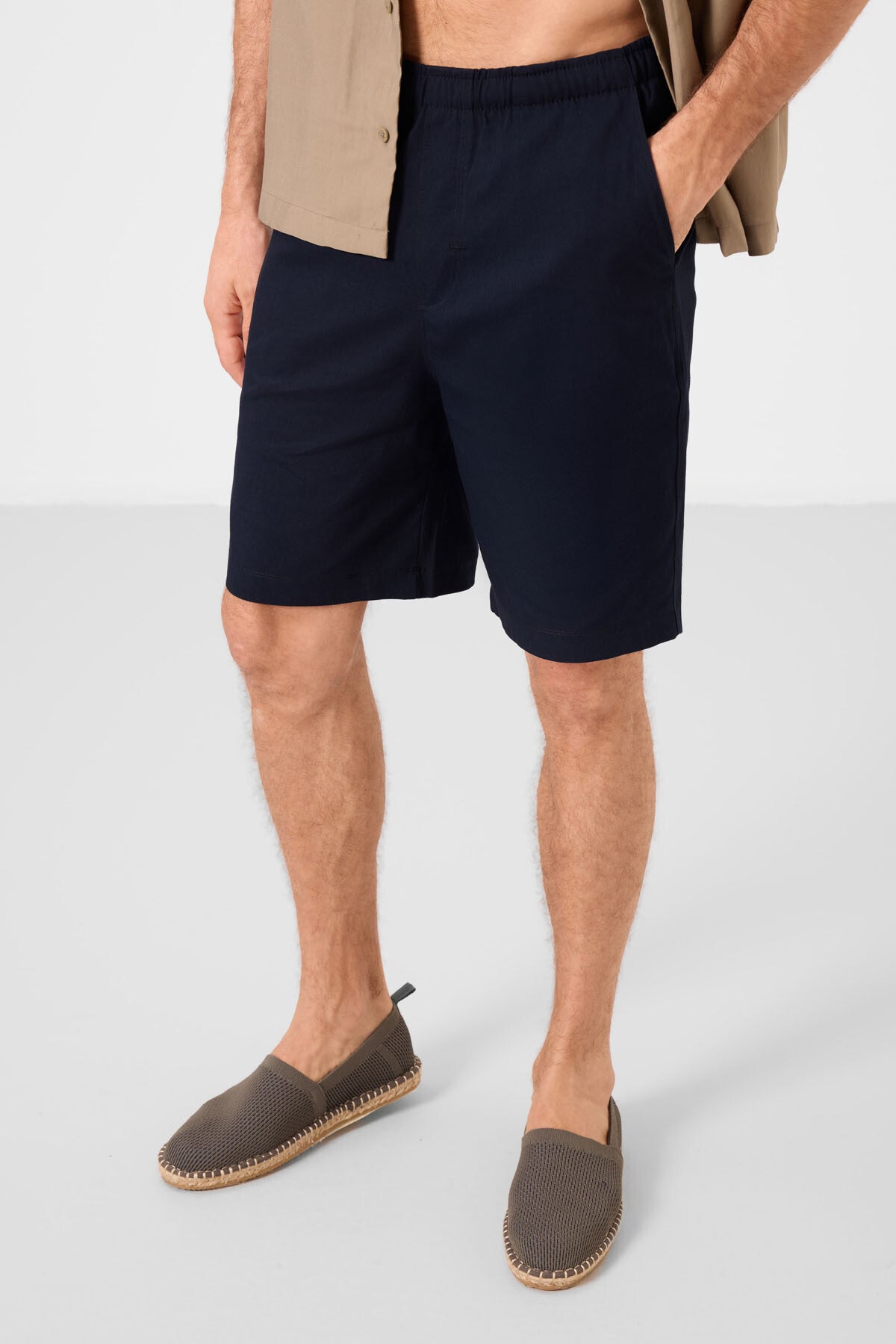 Standard Fit Weaving Lightweight Flexible Chino Men's Shorts - 81291