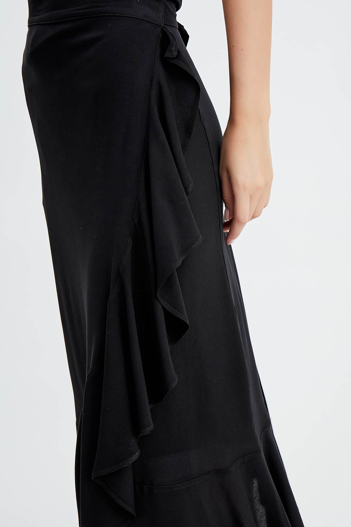 SKIRT WITH MIDI HEIGHT