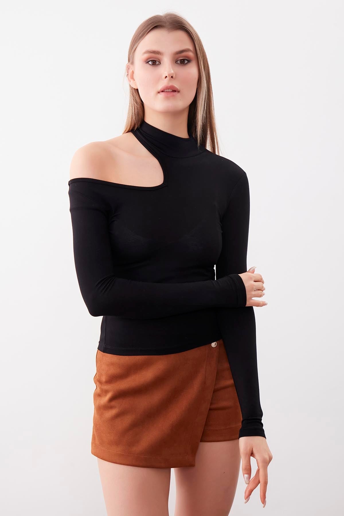 URBAN STYLE ASYMMETIC BLOUSE WITH OPEN SHOULDER