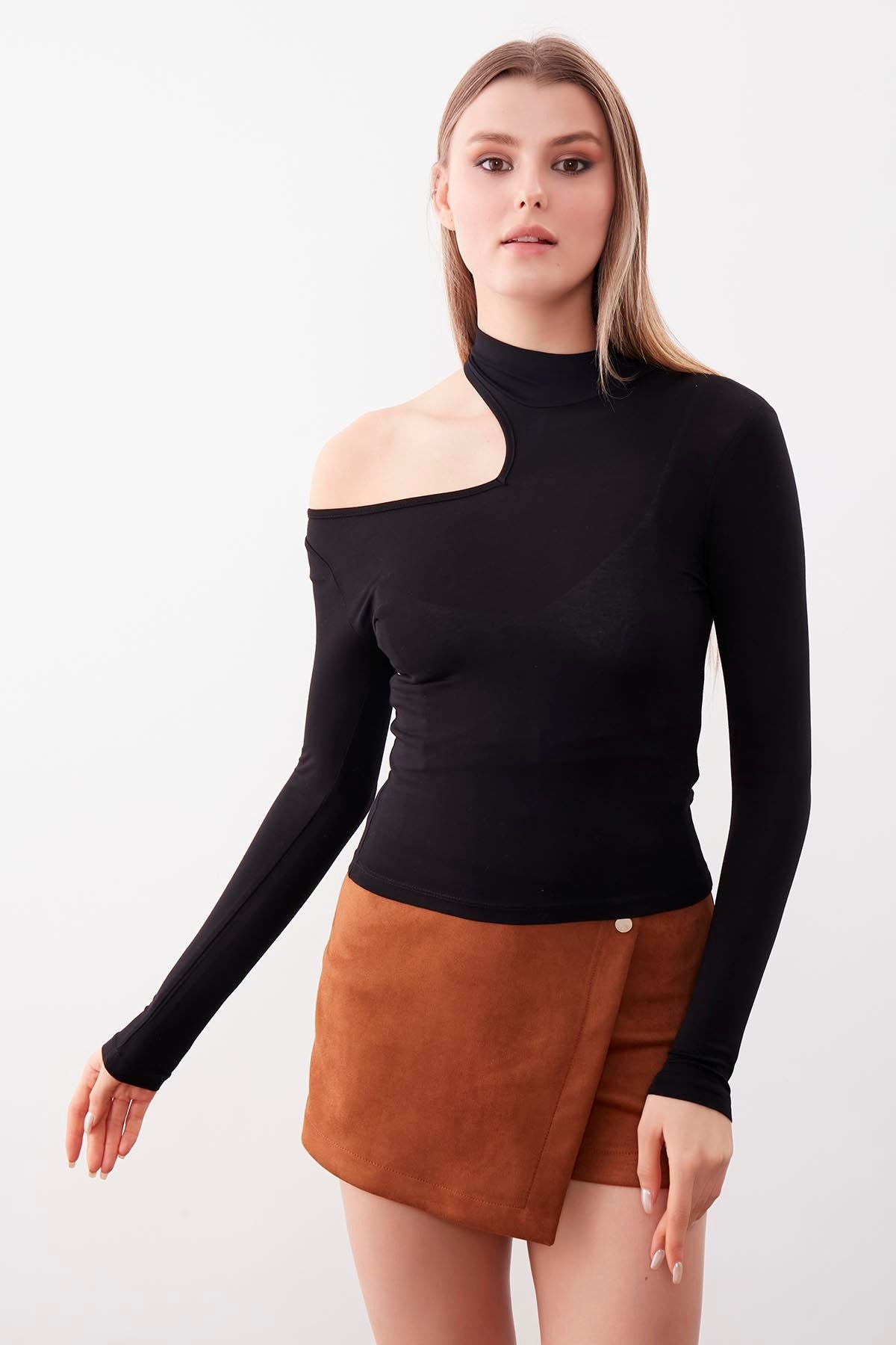 URBAN STYLE ASYMMETIC BLOUSE WITH OPEN SHOULDER