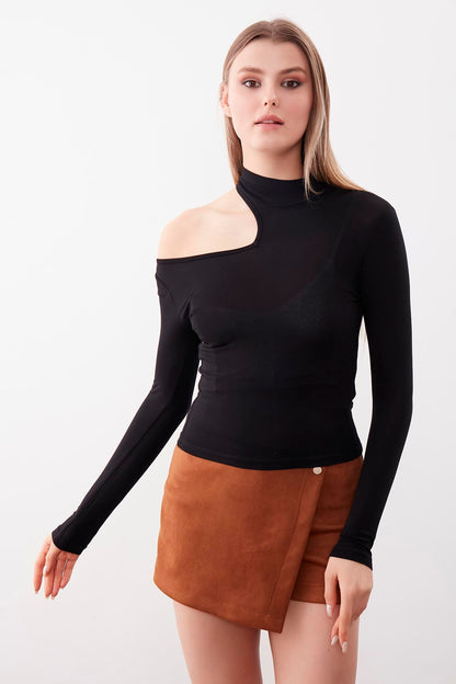 URBAN STYLE ASYMMETIC BLOUSE WITH OPEN SHOULDER
