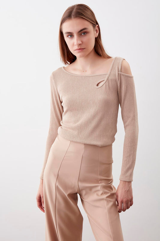SHOULDER DETAILED WIDE COLLAR BLOUSE