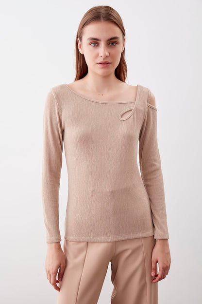 SHOULDER DETAILED WIDE COLLAR BLOUSE