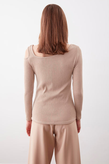 SHOULDER DETAILED WIDE COLLAR BLOUSE