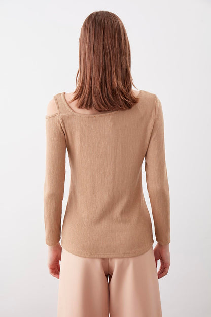 SHOULDER DETAILED WIDE COLLAR BLOUSE