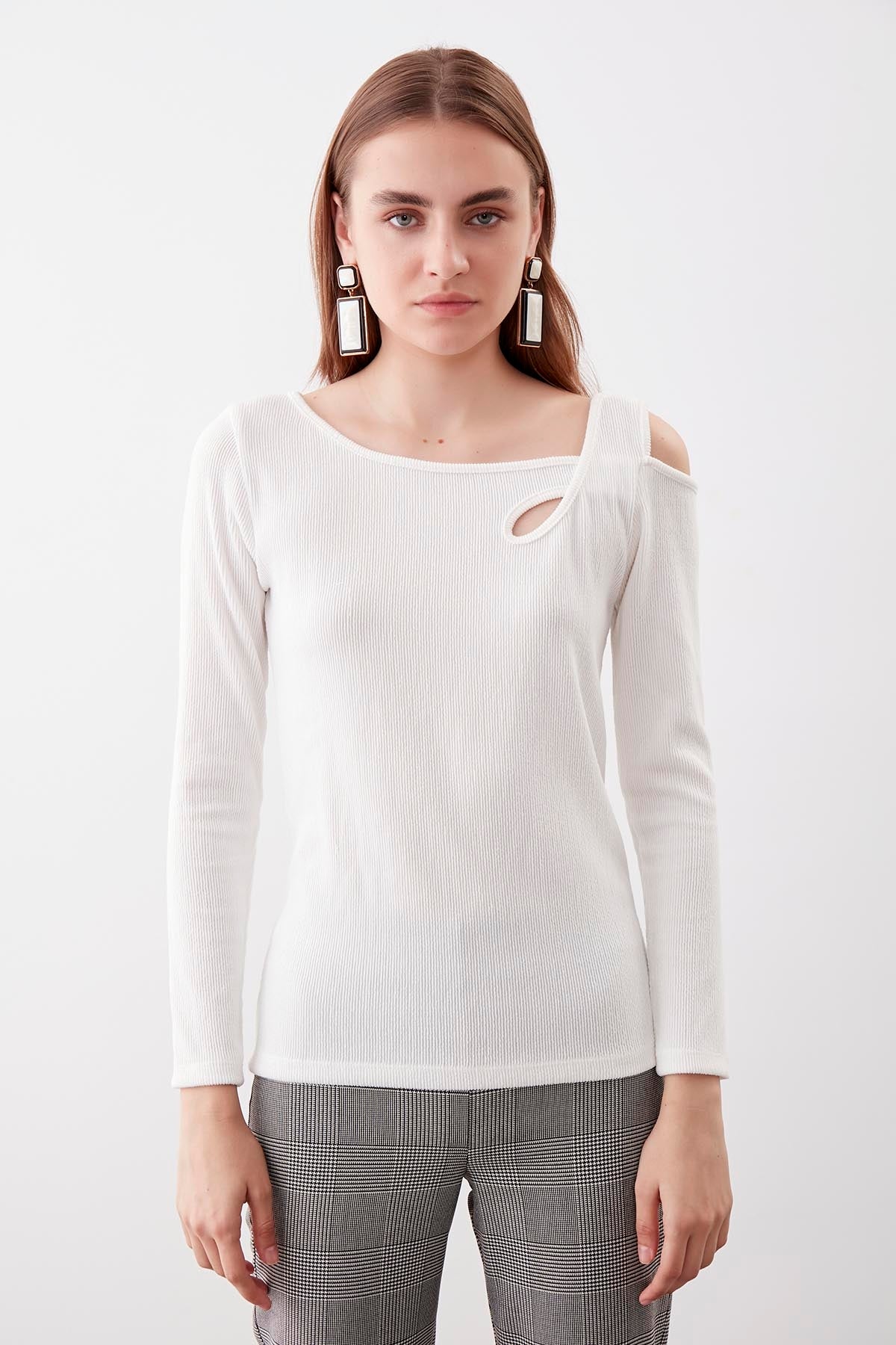 SHOULDER DETAILED WIDE COLLAR BLOUSE