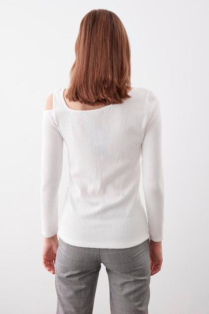 SHOULDER DETAILED WIDE COLLAR BLOUSE