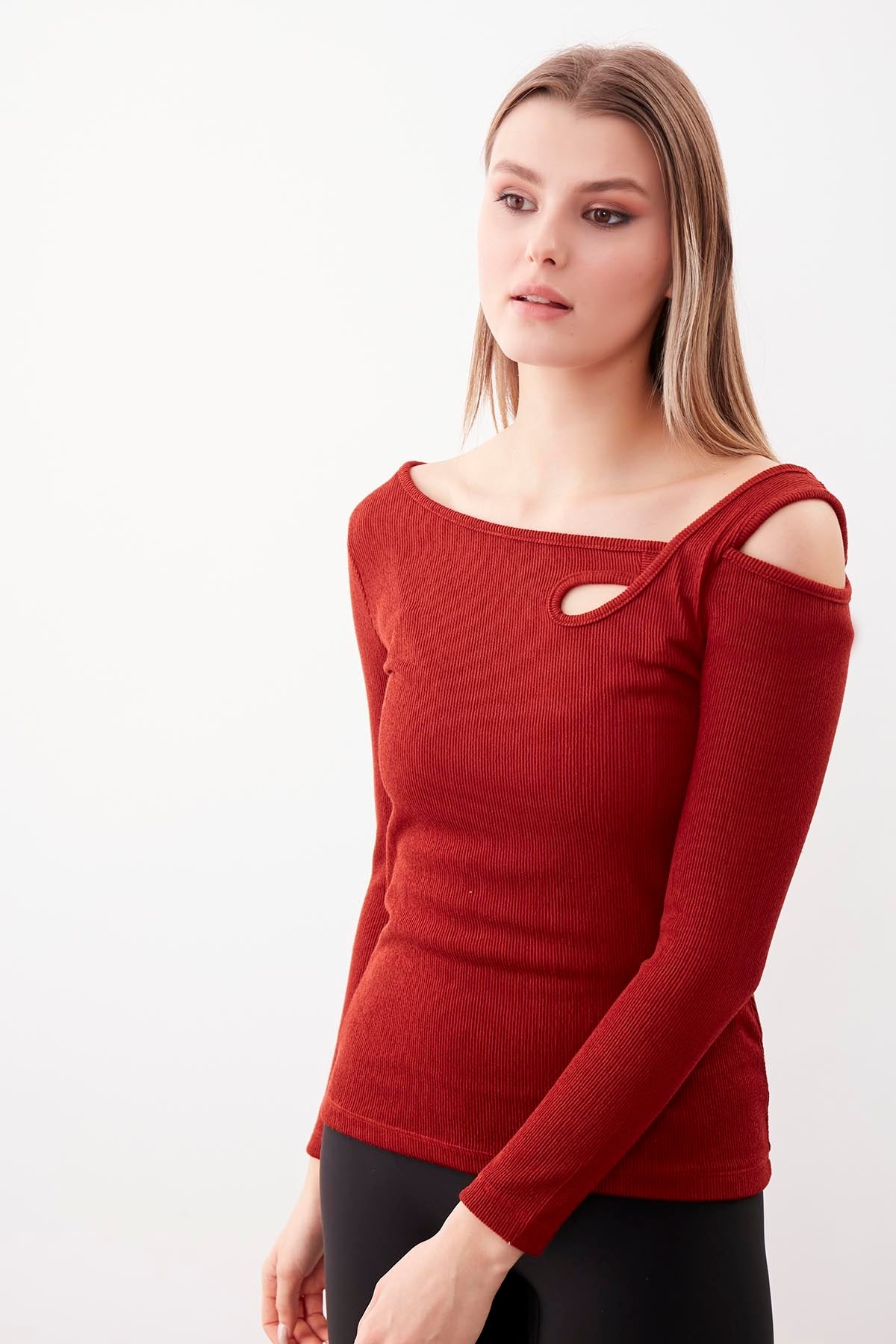 SHOULDER DETAILED WIDE COLLAR BLOUSE
