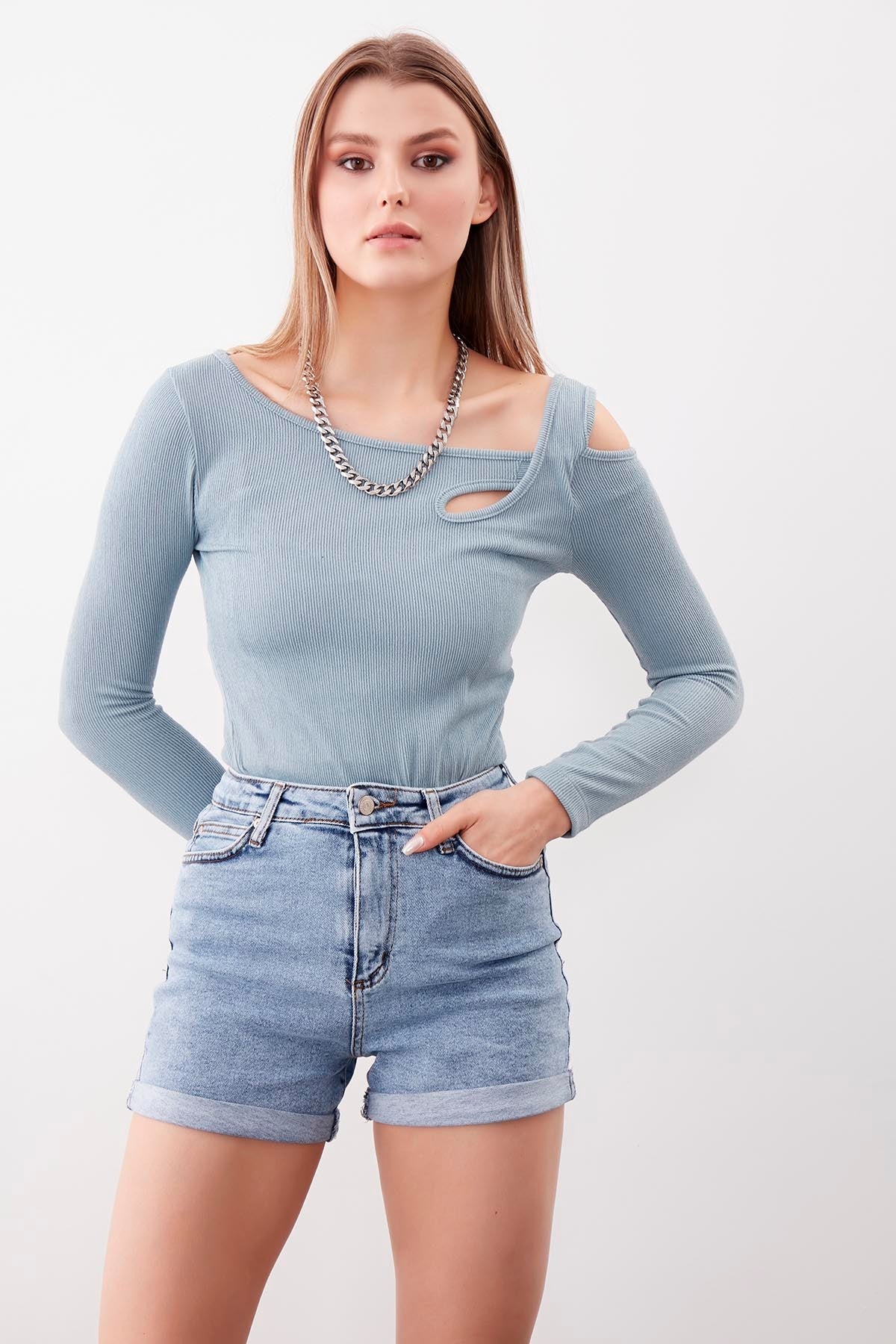SHOULDER DETAILED WIDE COLLAR BLOUSE