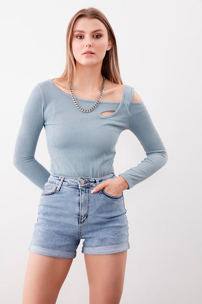 SHOULDER DETAILED WIDE COLLAR BLOUSE