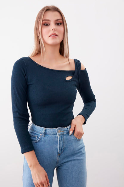SHOULDER DETAILED WIDE COLLAR BLOUSE