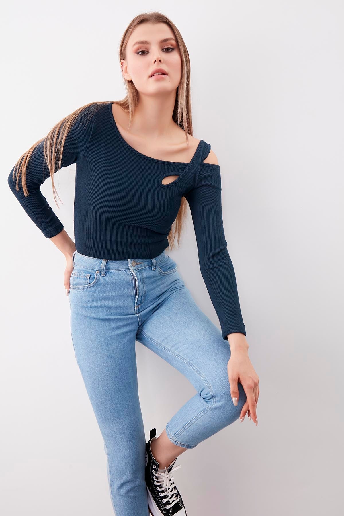 SHOULDER DETAILED WIDE COLLAR BLOUSE