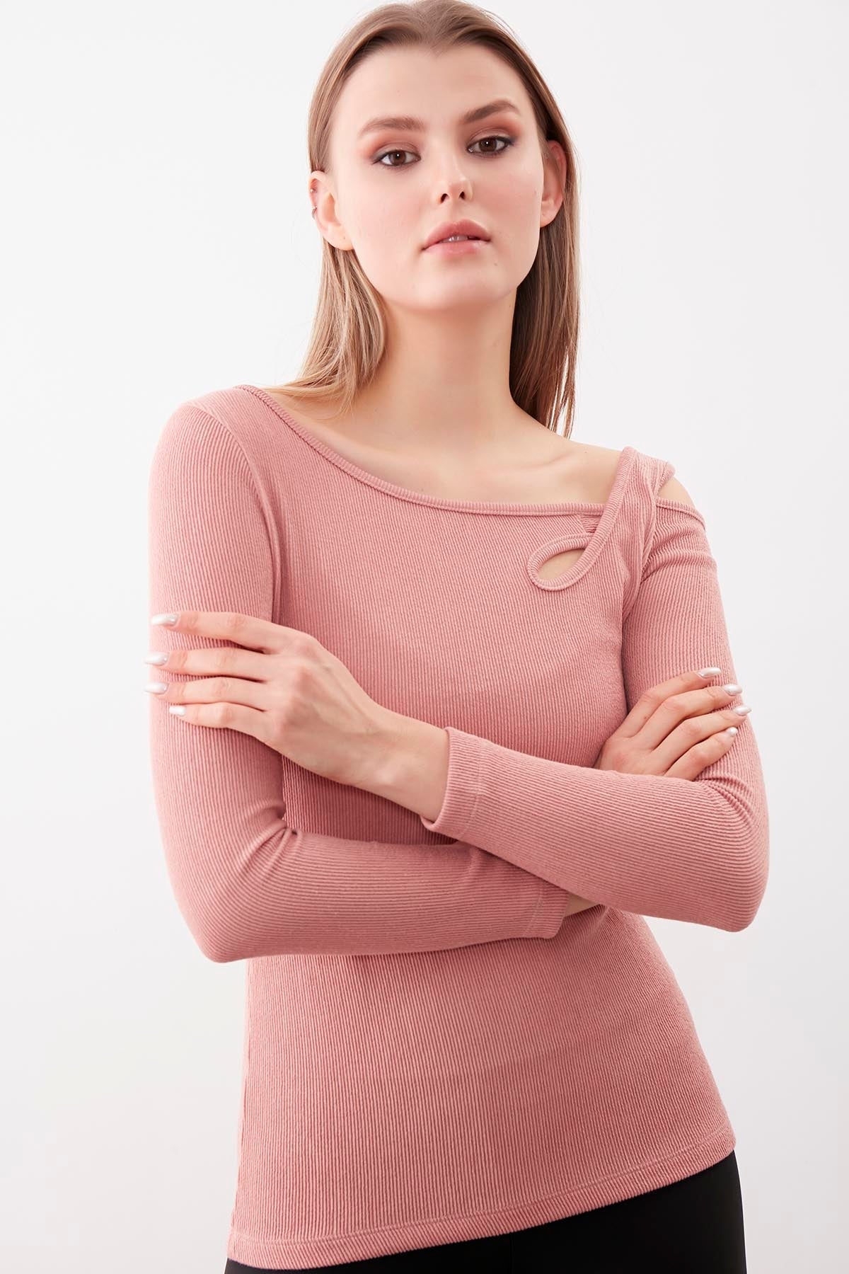 SHOULDER DETAILED WIDE COLLAR BLOUSE