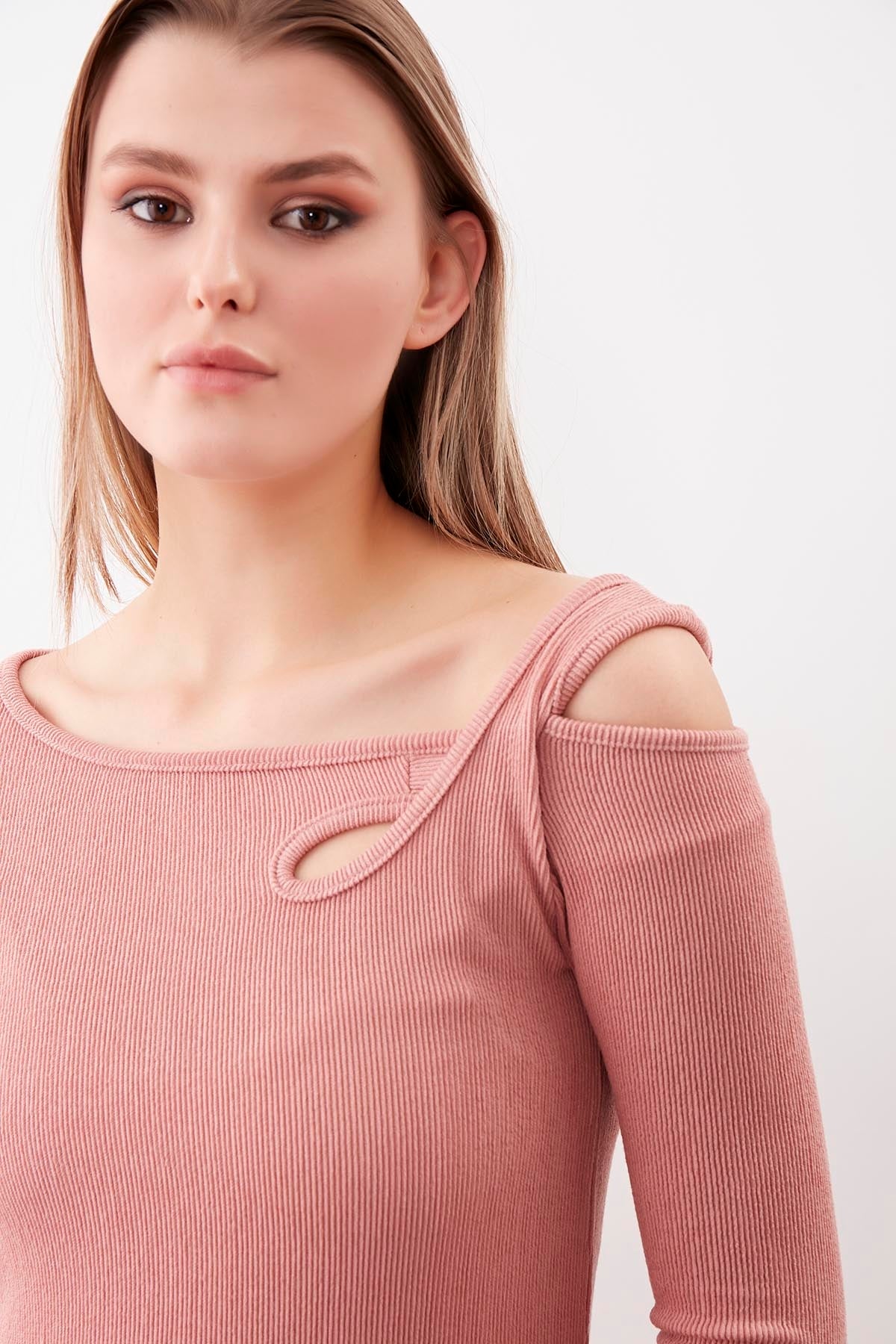 SHOULDER DETAILED WIDE COLLAR BLOUSE