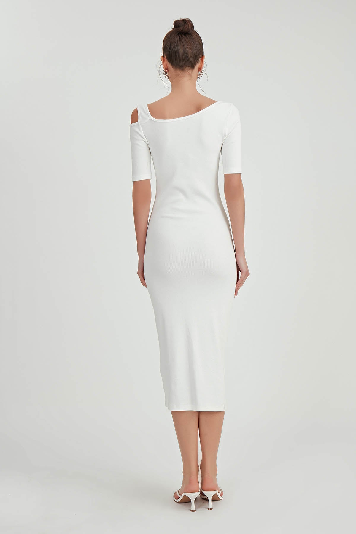 LONG KNITTED DRESS WITH SHOULDER
