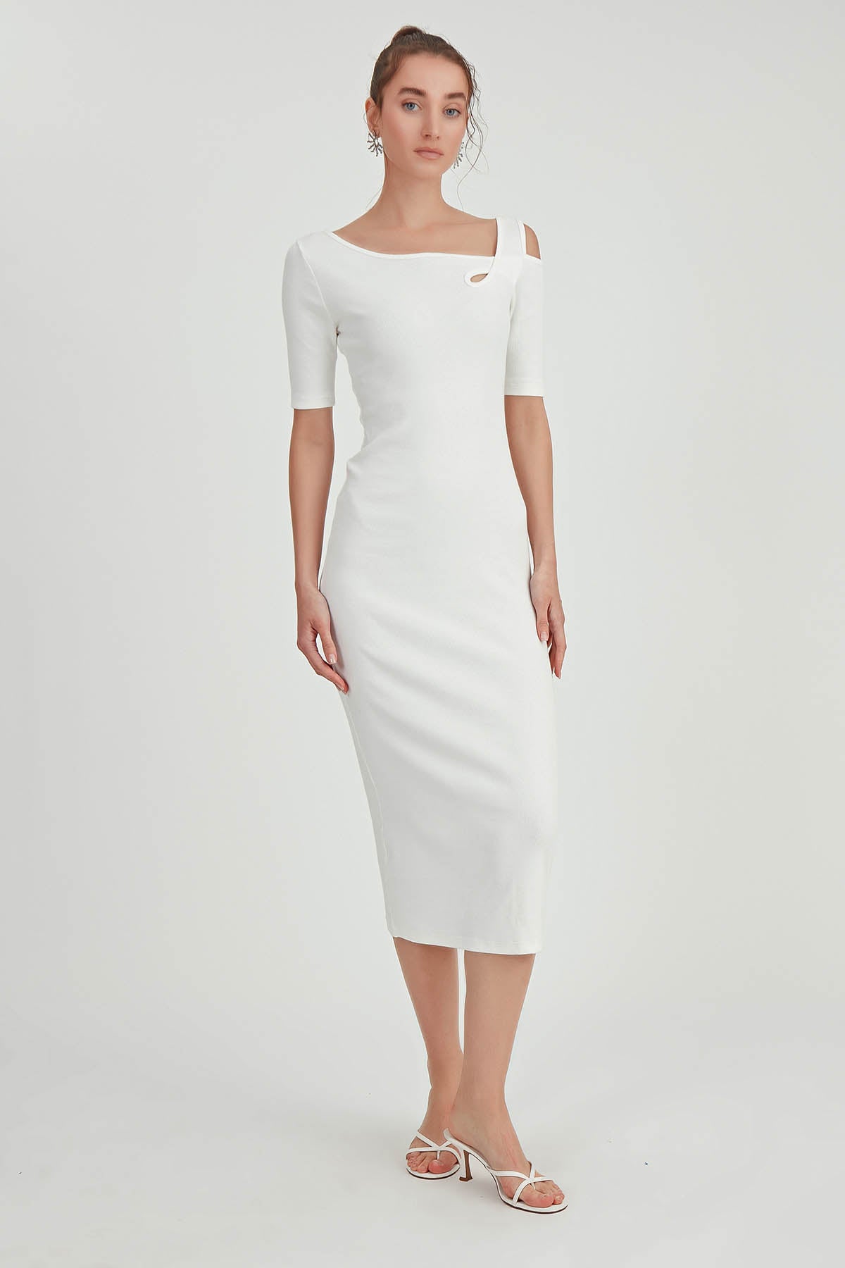 LONG KNITTED DRESS WITH SHOULDER