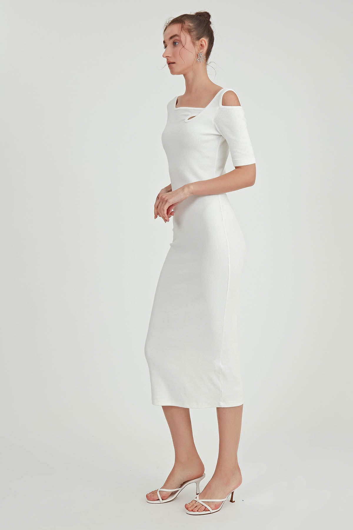 LONG KNITTED DRESS WITH SHOULDER