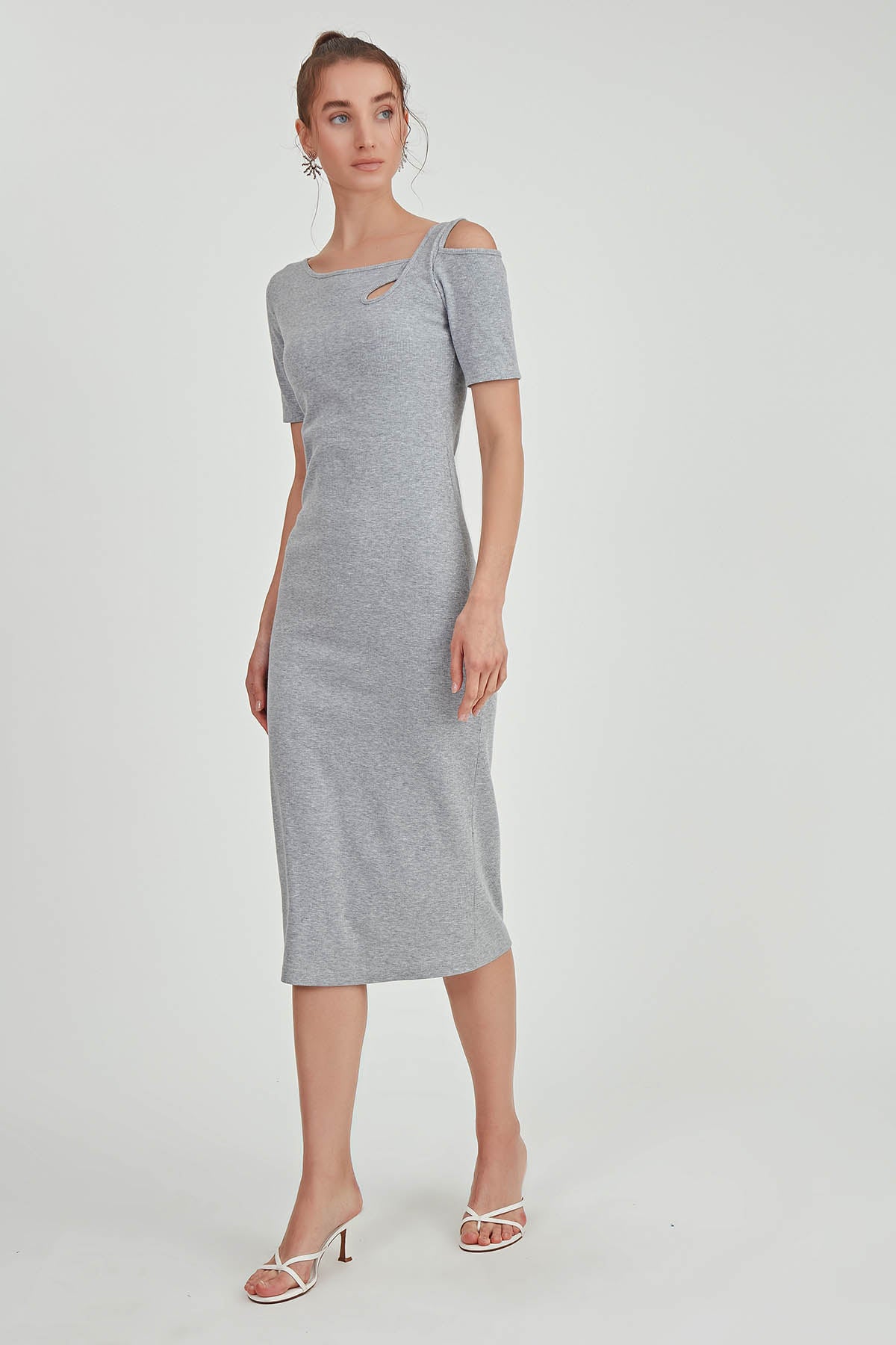 LONG KNITTED DRESS WITH SHOULDER