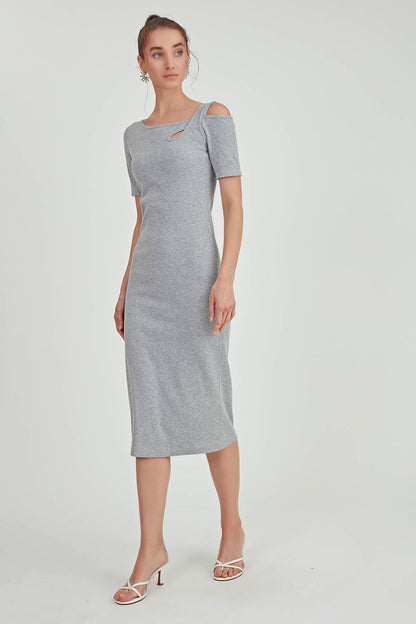 LONG KNITTED DRESS WITH SHOULDER