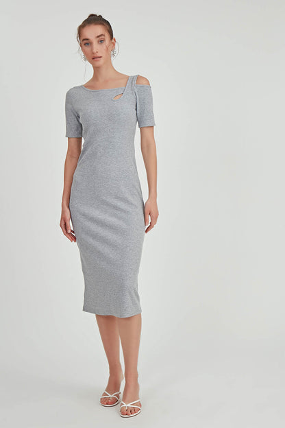 LONG KNITTED DRESS WITH SHOULDER