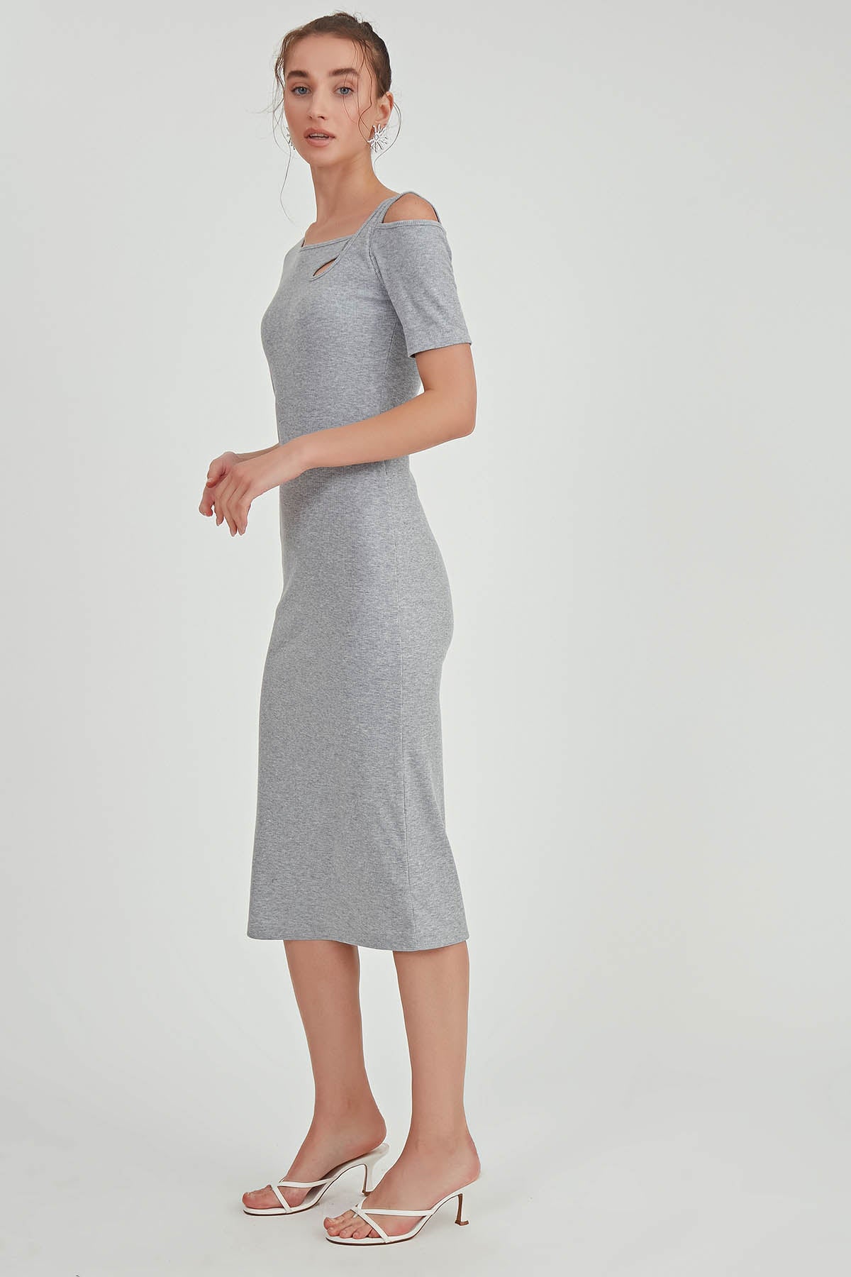 LONG KNITTED DRESS WITH SHOULDER