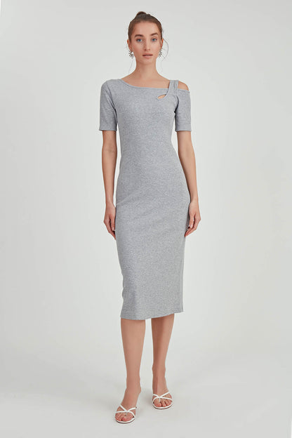 LONG KNITTED DRESS WITH SHOULDER