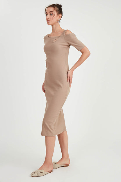 LONG KNITTED DRESS WITH SHOULDER