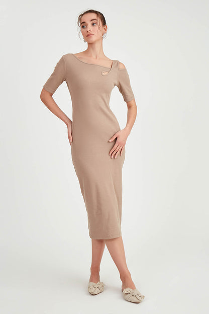 LONG KNITTED DRESS WITH SHOULDER