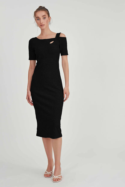 LONG KNITTED DRESS WITH SHOULDER