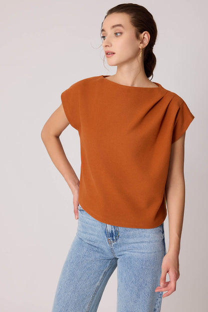 SHORT SLEEVE WITH SHOULDER CURVES KNITTED BLOUSE