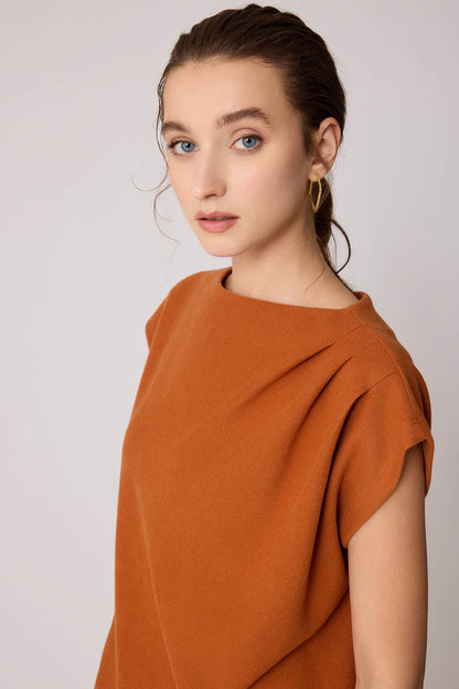 SHORT SLEEVE WITH SHOULDER CURVES KNITTED BLOUSE