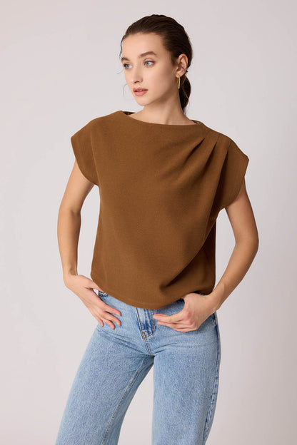 SHORT SLEEVE WITH SHOULDER CURVES KNITTED BLOUSE