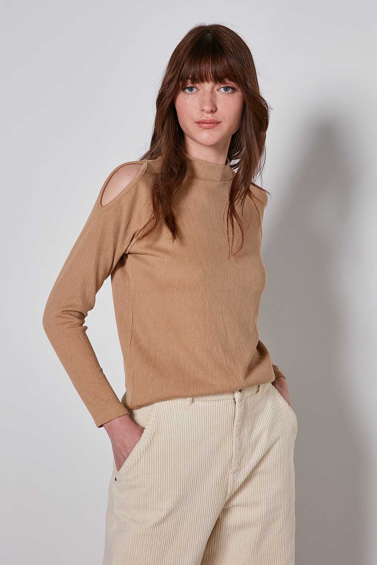 OPEN SHOULDER RAGLAN SLEEVE KNITTED BLOUSE