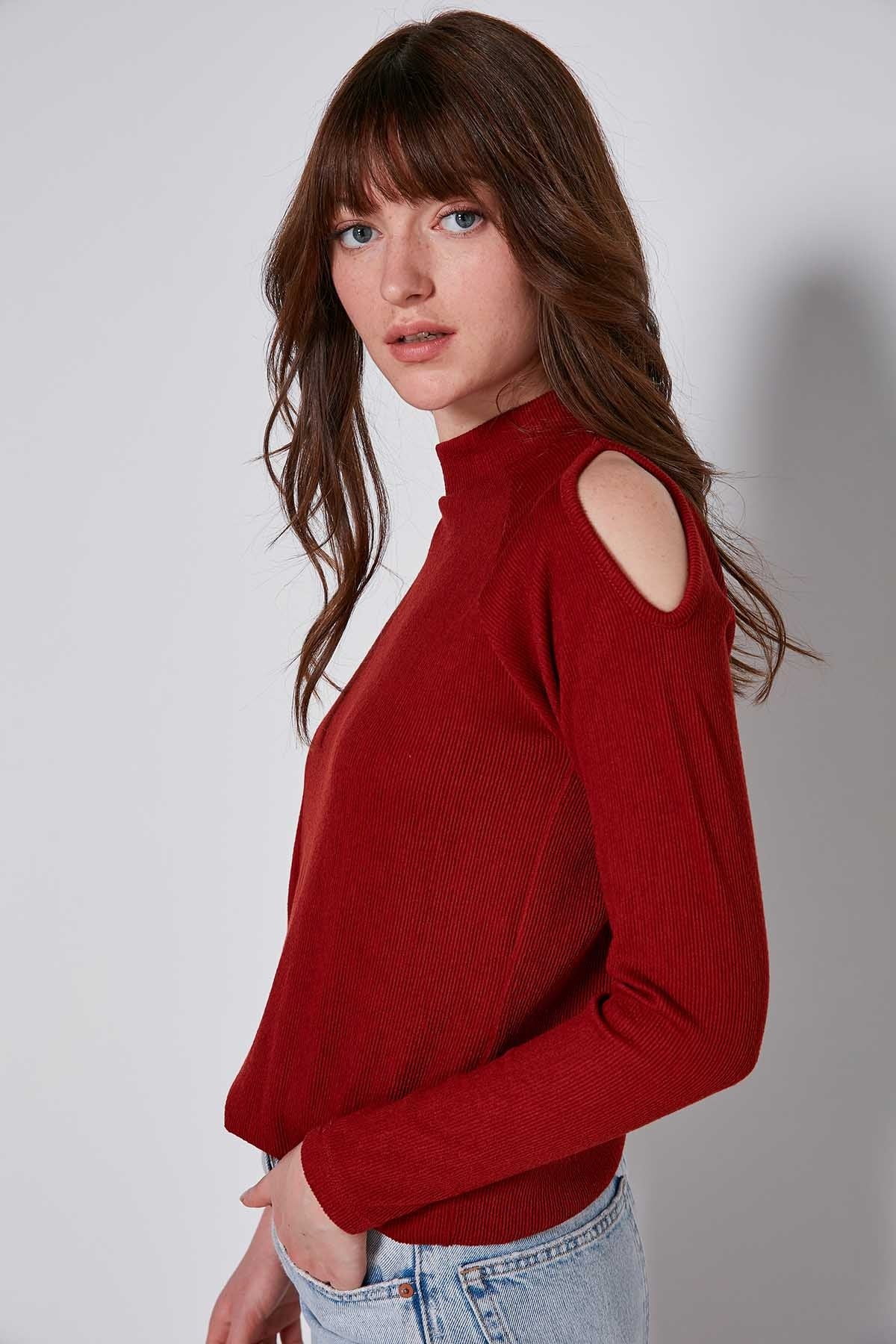 OPEN SHOULDER RAGLAN SLEEVE KNITTED BLOUSE