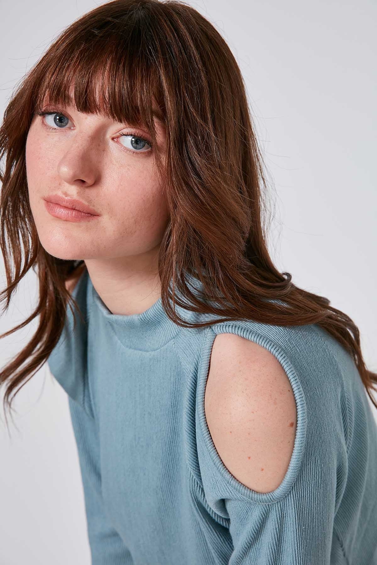OPEN SHOULDER RAGLAN SLEEVE KNITTED BLOUSE