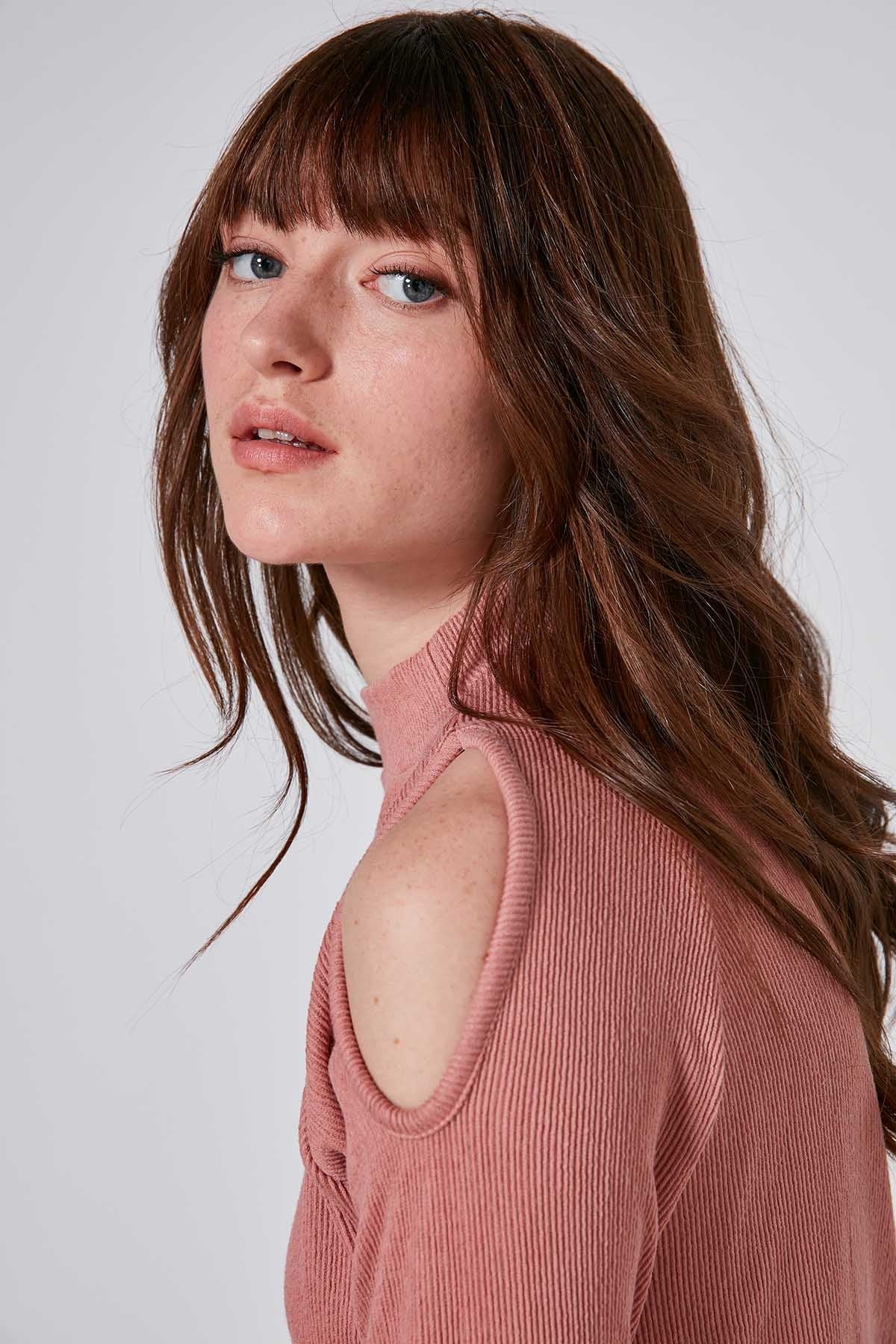 OPEN SHOULDER RAGLAN SLEEVE KNITTED BLOUSE