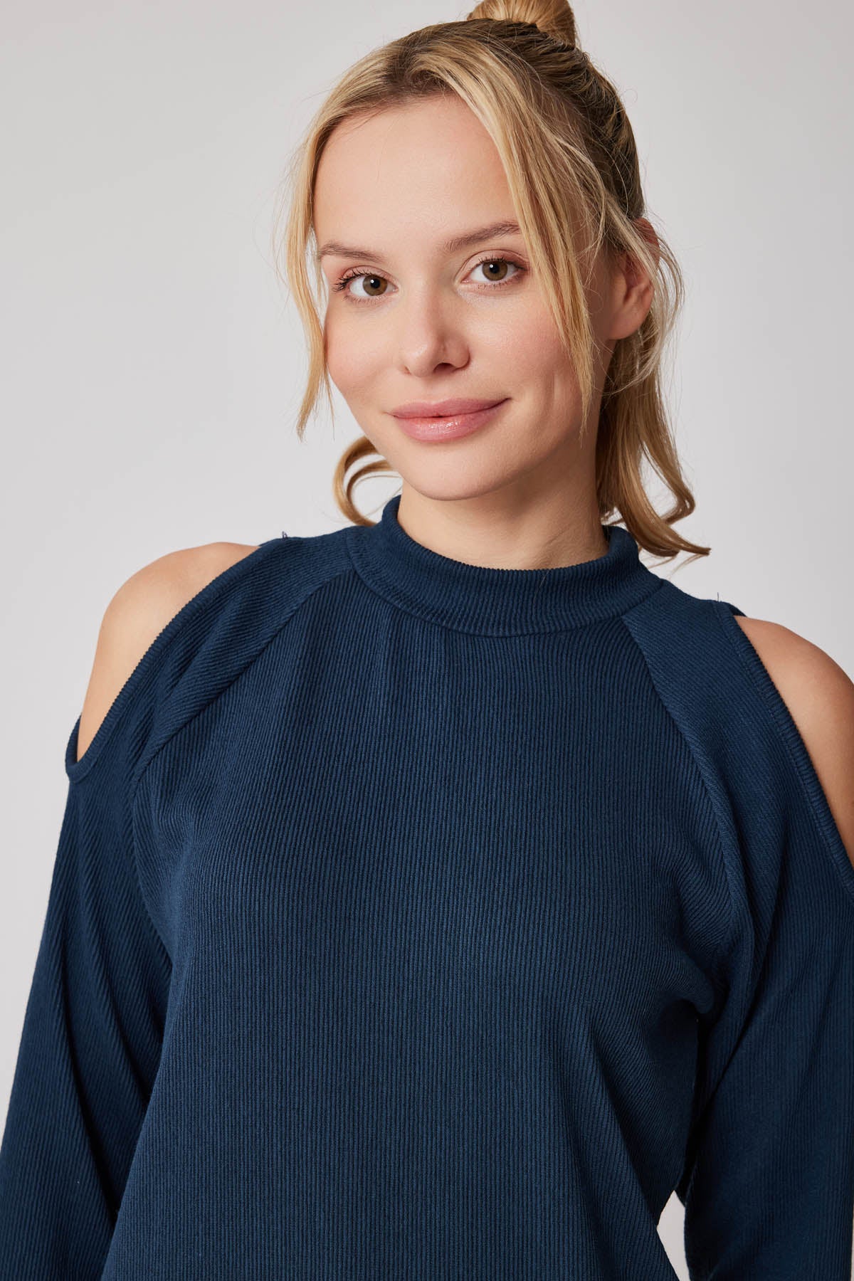 OPEN SHOULDER RAGLAN SLEEVE KNITTED BLOUSE
