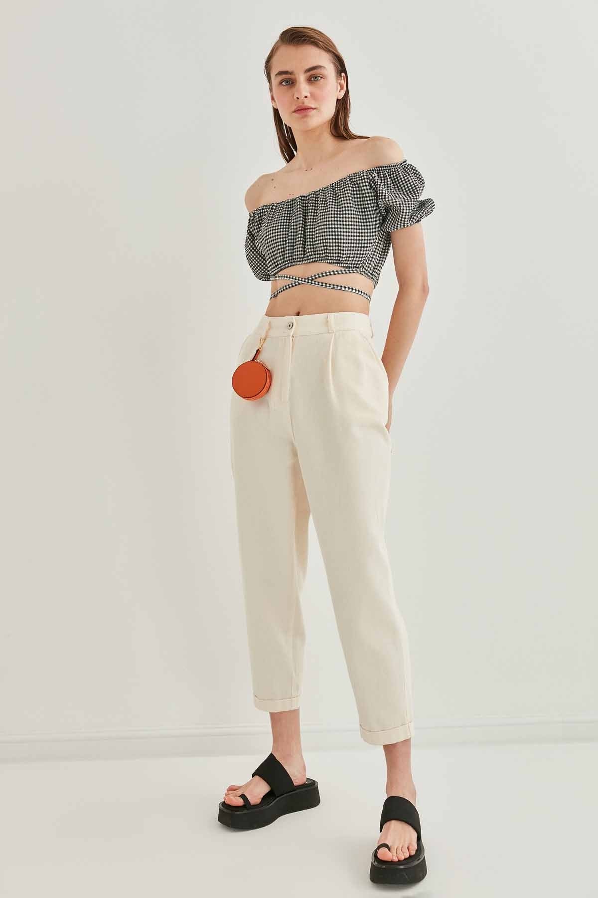 PLEATED DETAILED CROP TROUSERS