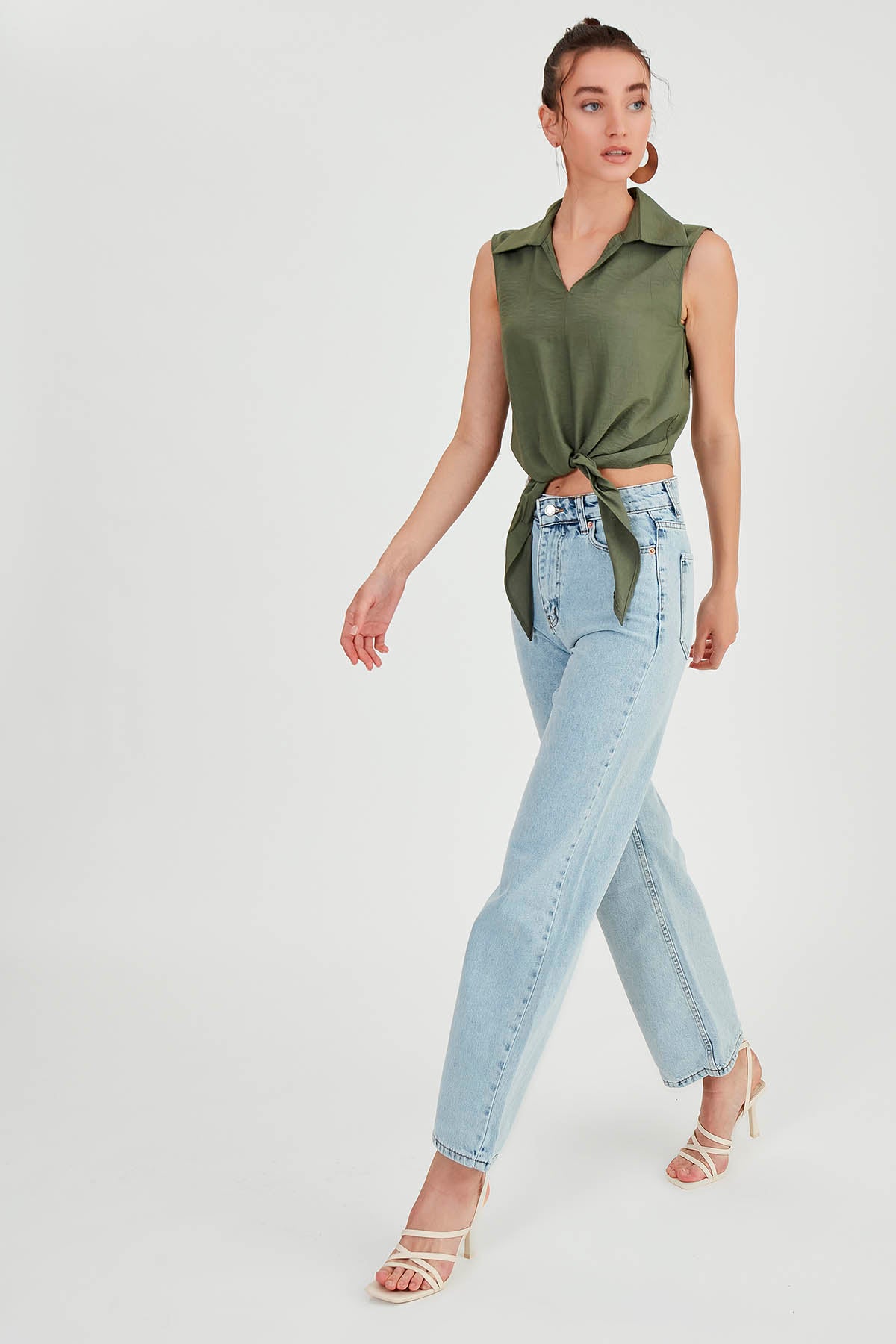 SLEEVELESS BLOUSE