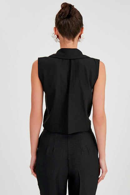 SLEEVELESS BLOUSE