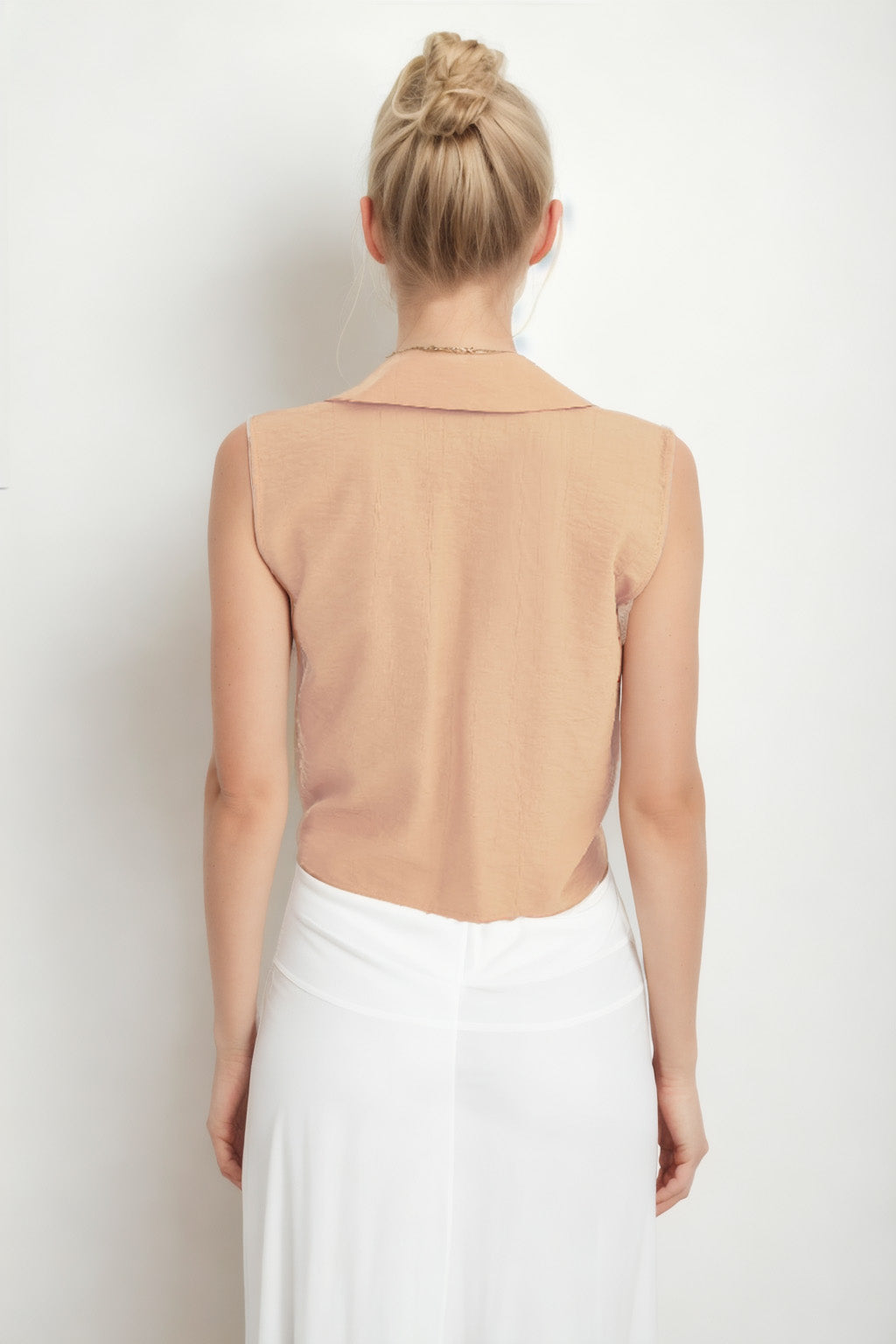 SLEEVELESS BLOUSE